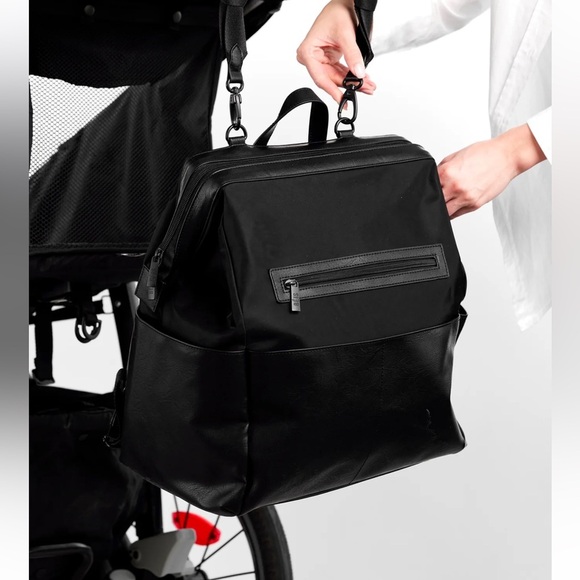 BÉIS The Backpack Diaper Bag – Black – Multi-Function Baby & Travel Backpack - Picture 4 of 16